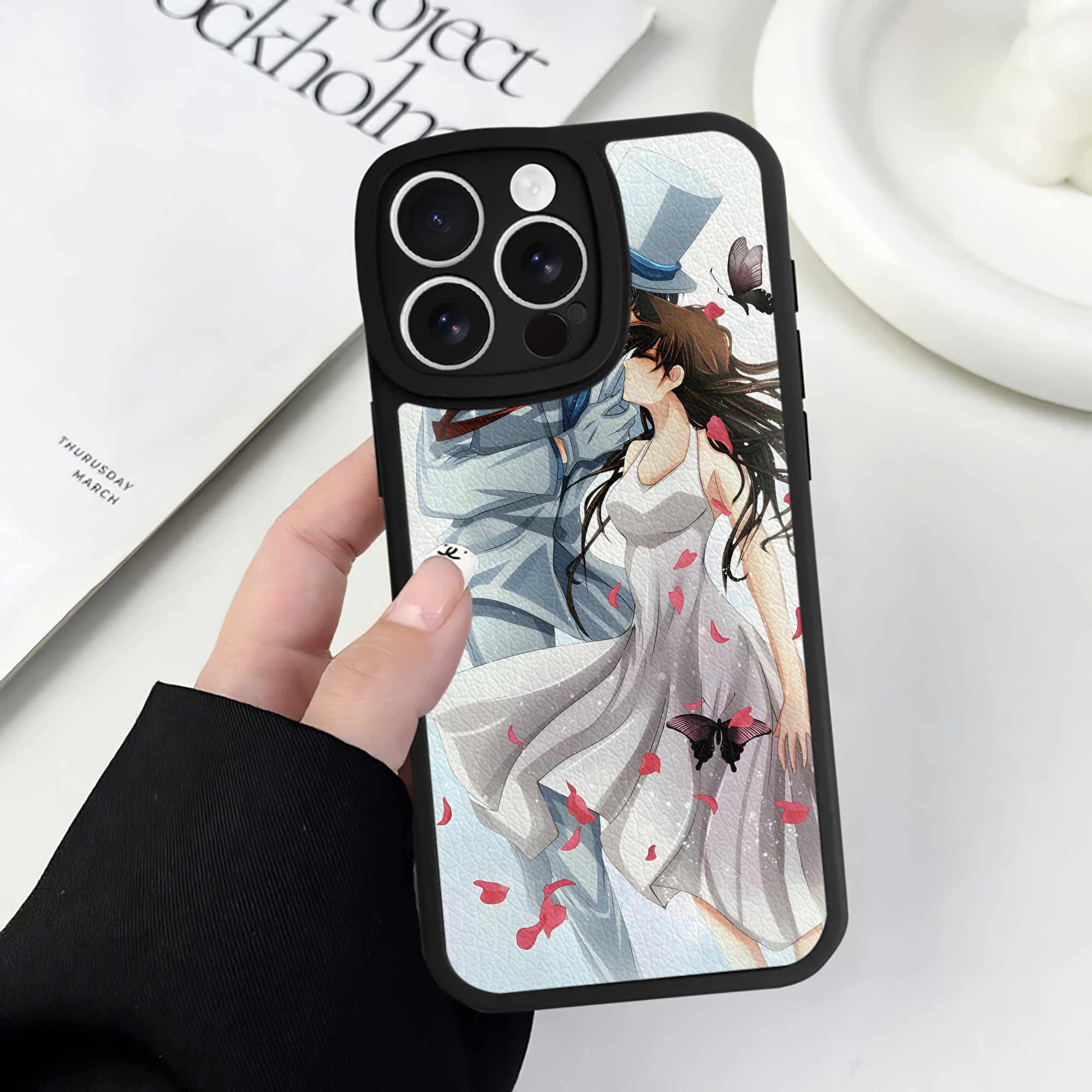 （画像用） 名探偵コナン Detective Conan 【iPhone 16シリーズ対応】シリコンスマホケース（レザー調） 材質：シリコン